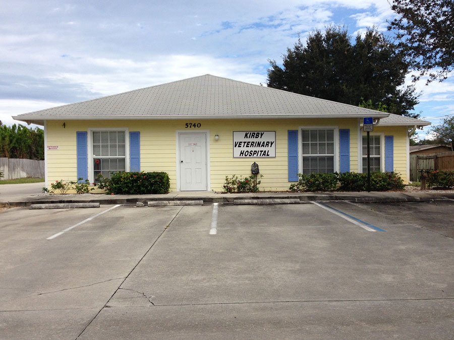 Outside view of the Kirby Veterinary Hospital Vero Beach Florida Office