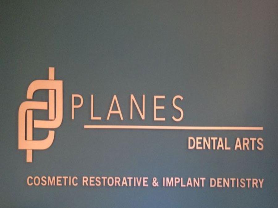 Planes Dental Arts sign